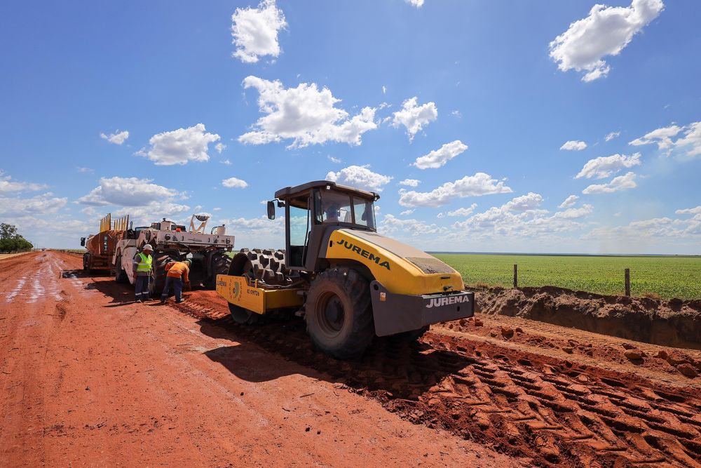 Governador visita fase final de obras da Rodovia Transcerrados