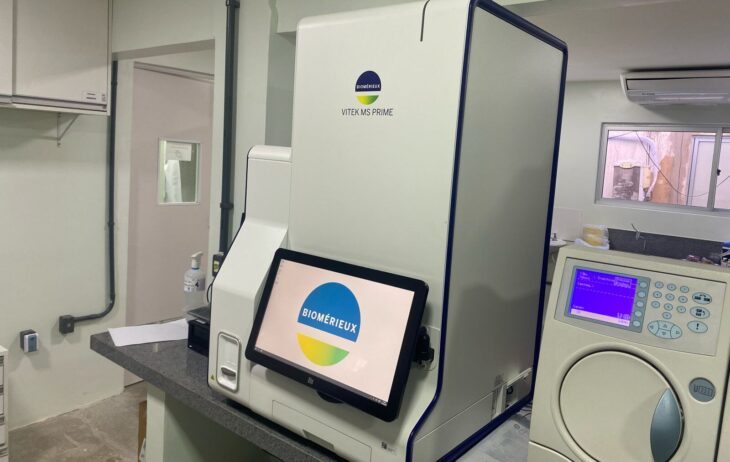 Lacen adquire o mais avançado equipamento de diagnóstico microbiológico do mundo