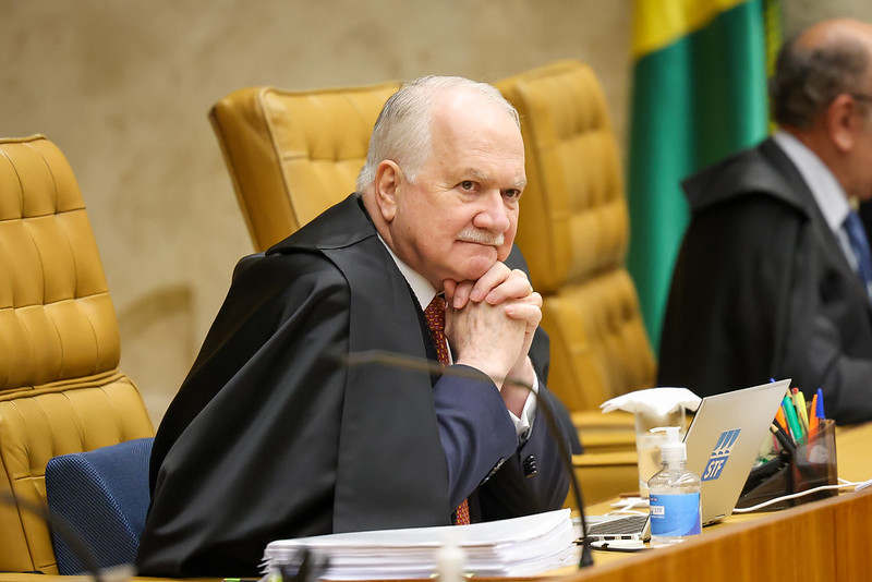 Fachin dá 24 horas para PF enviar informações sobre celular de Vorcaro
