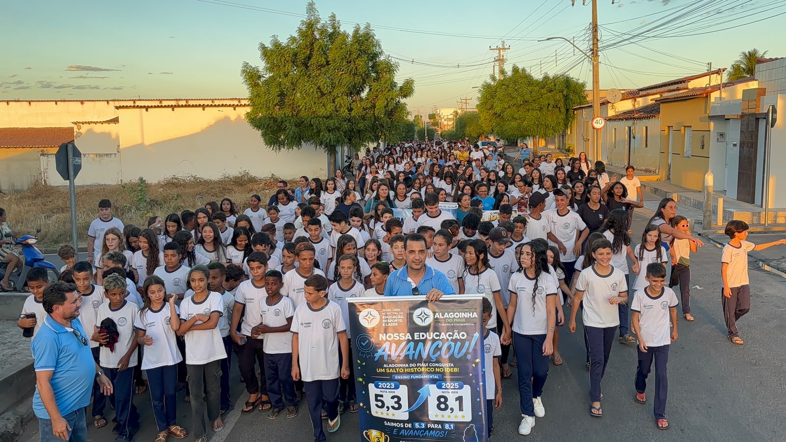 Alagoinha do Piauí vai às ruas para comemorar nota histórica de 8,1 no IDEB