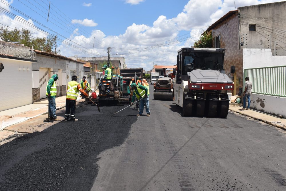 Em Picos, moradores do Junco celebram obras de asfalto