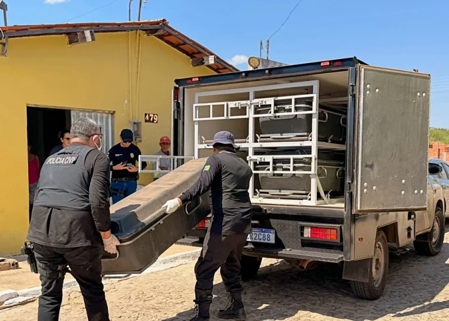 Homem é encontrado morto em residência abandonada