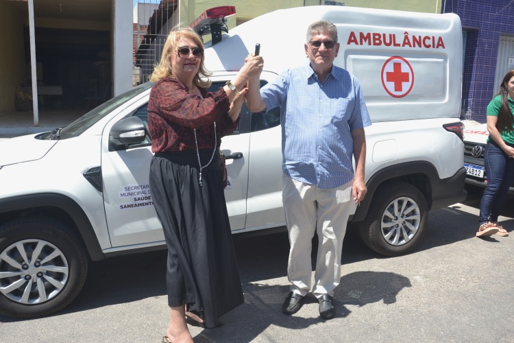 Alagoinha do Piauí recebe duas novas ambulâncias e oficializa entrega de duas vans