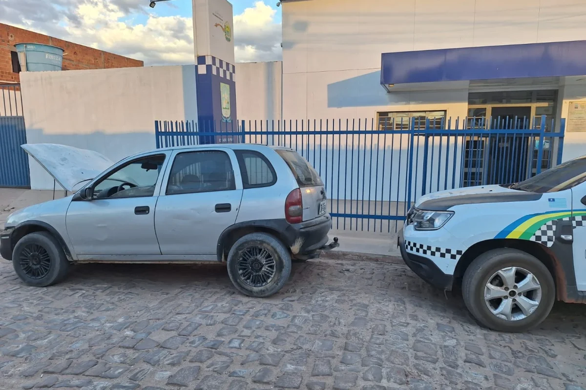 PM recupera em Marcolândia carro furtado no Ceará