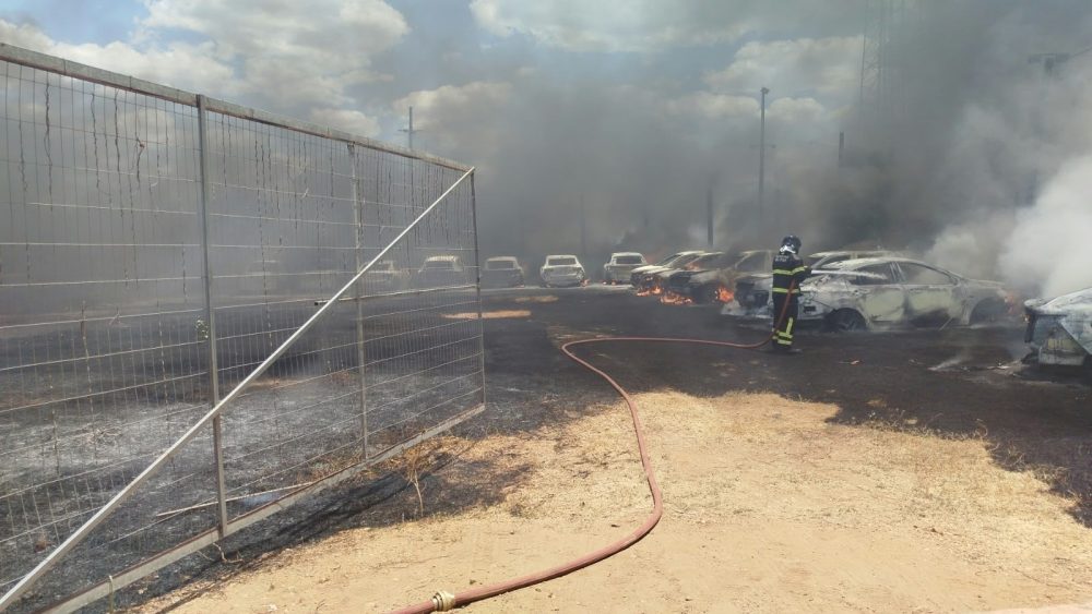 Incêndio destrói 23 veículos de locadora em Picos
